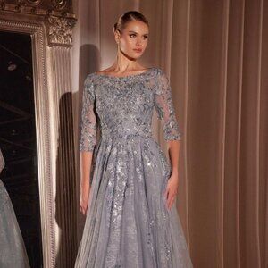 Sophisticated Lace Prom Dress in Gray